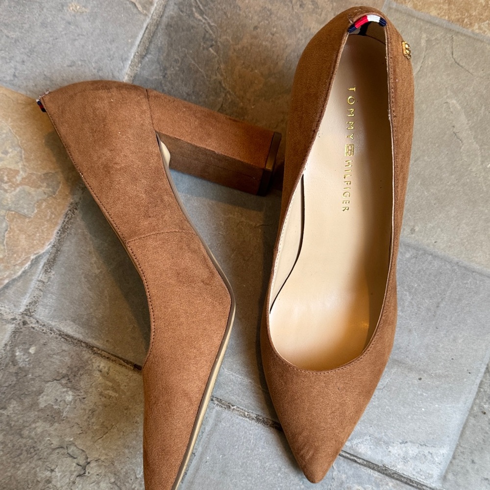Tommy Hilfiger Brown Suede Pointed-Toe Pumps - Picture 5 of 11